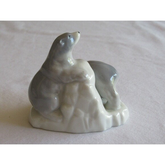 Vintage Lot of 3 Bear Figurines Panda Lomonosov Wolf Sculpture Canada Soapstone - Picture 7 of 12